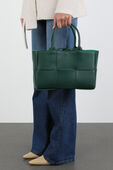 תמונת כל הלוק של Woven Leather Tote Bag in Green